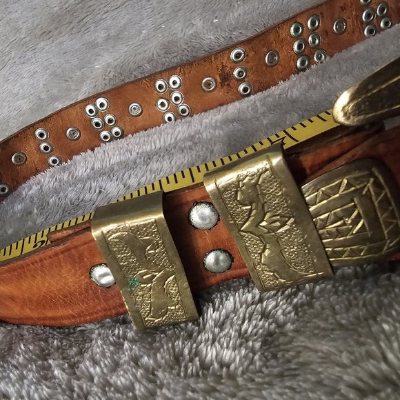 VINTAGE CHICO'S MADE IN MOROCCO LEATHER BELT WITH METAL ACCENTS - Picture 5 of 13